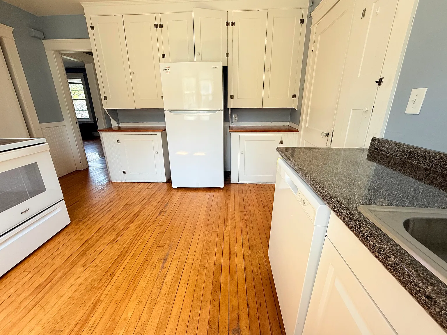 3 bed, 1800 sqft, $3,100 — Photo 2