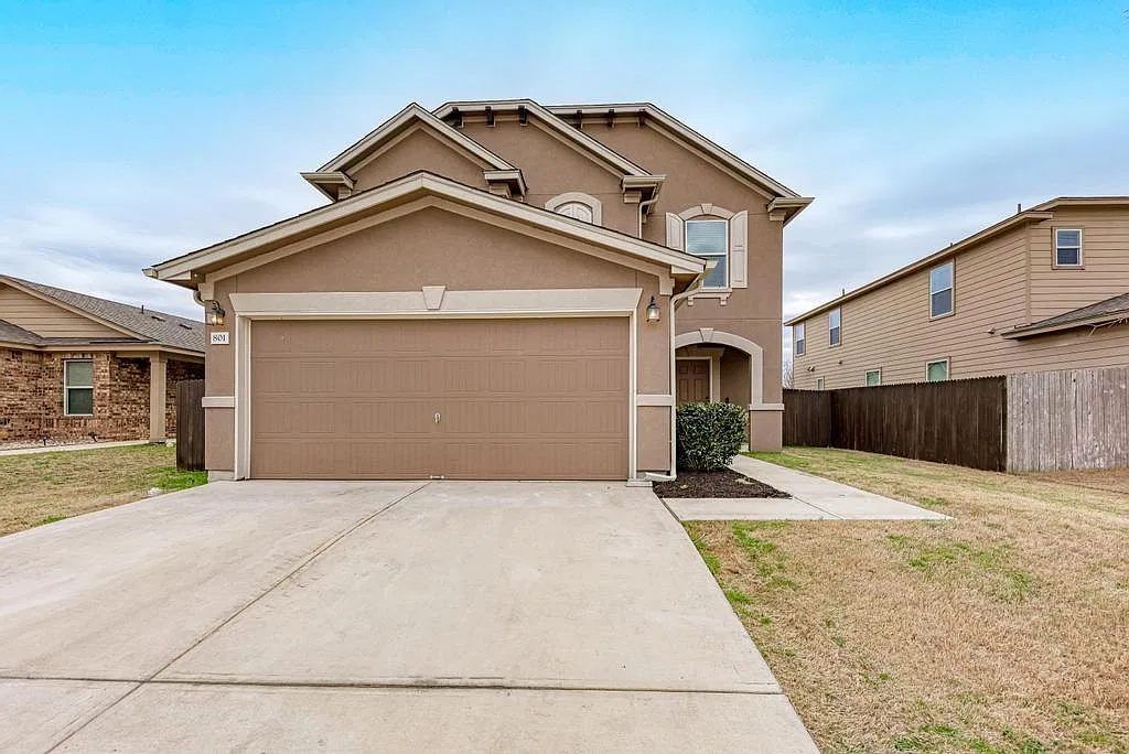 3 bed, 2.5 bath, 1808 sqft, $2,200 — Photo 2