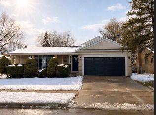 14851 Williamsburg Dr, Riverview, MI 48193