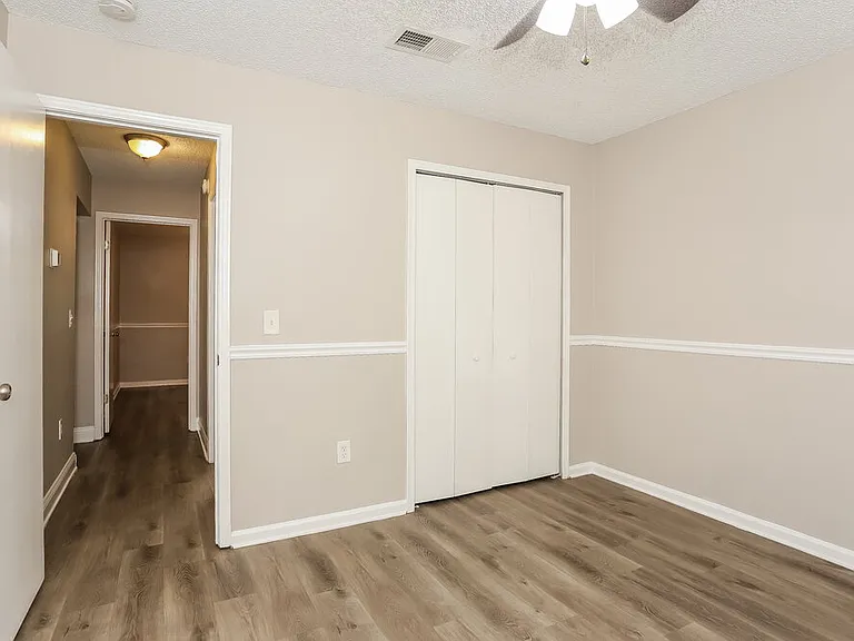 1608 Twin Oak Dr W — Photo 14