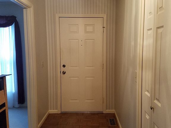 4th image of 8303 Beechwood Ct