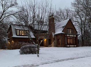 472 S Main St, Crown Point, IN 46307