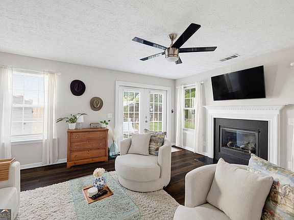 4th image of 179 Oak Grove Pl