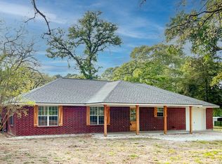 10 Oak Creek Dr, Huntsville, TX 77340