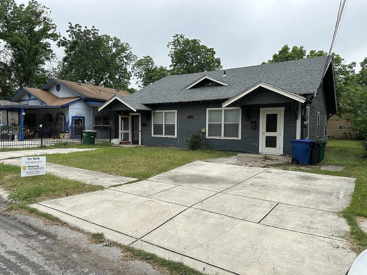 2 bed, 1.0 bath, $995 — Photo 2