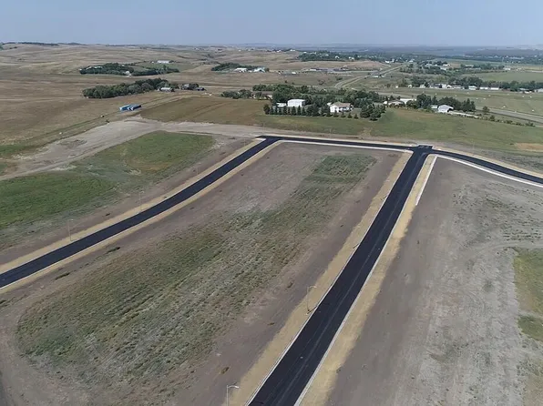 3704 Sweet Clover Ave NW, Mandan, ND 58554