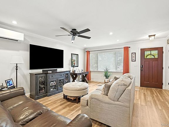 3rd image of 238 Swinton Avenue