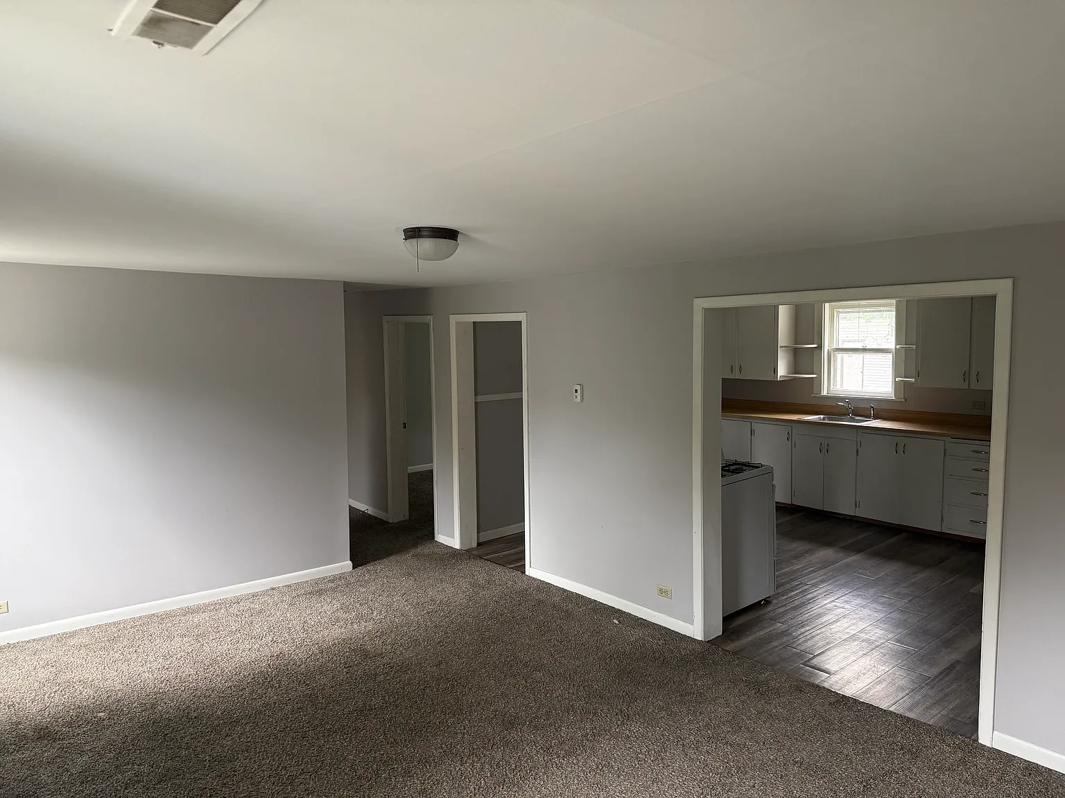 1 bed, 900 sqft, $1,275 — Photo 4