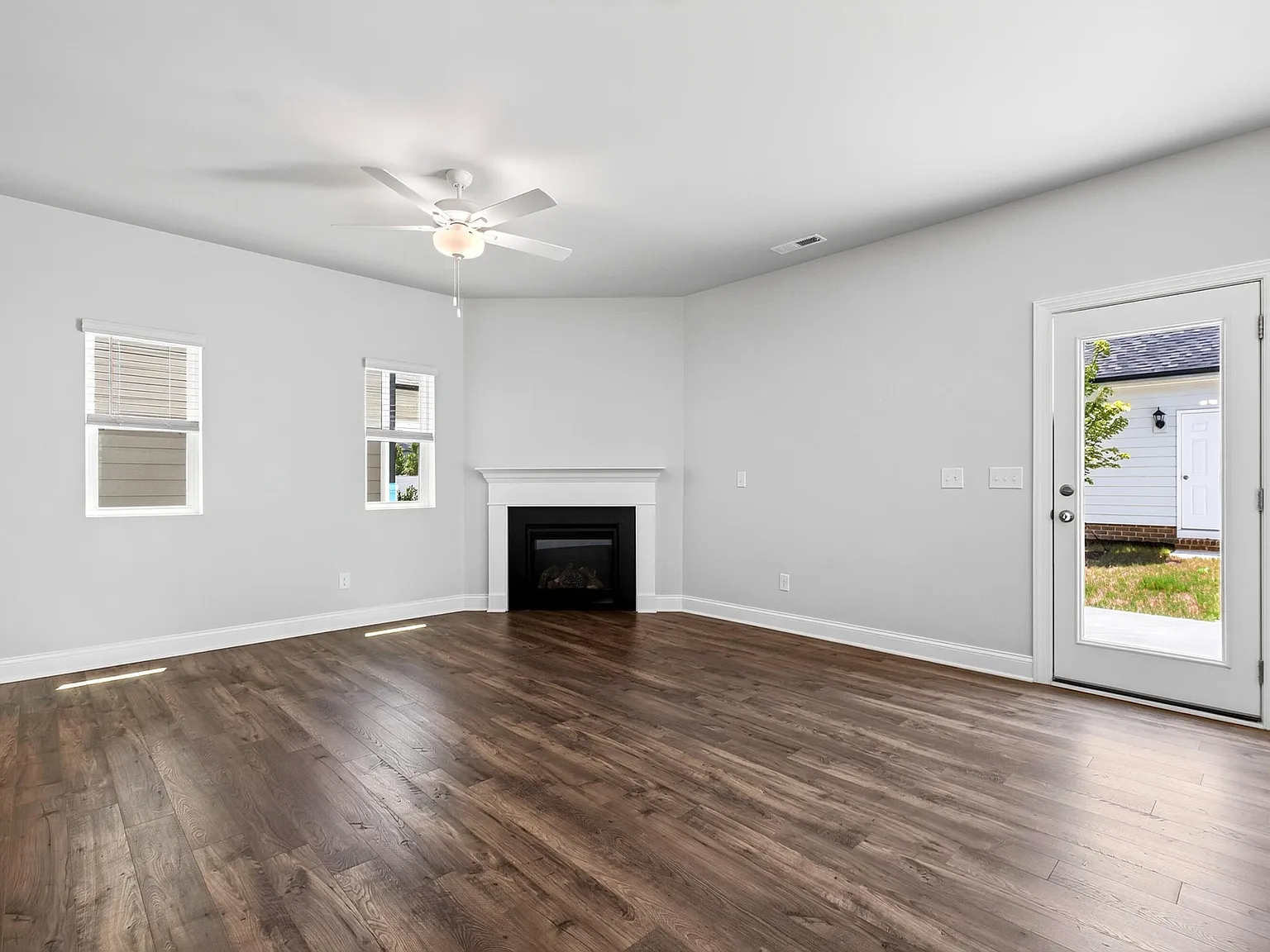 3 bed, 2.5 bath, 1756 sqft, $2,250 — Photo 2