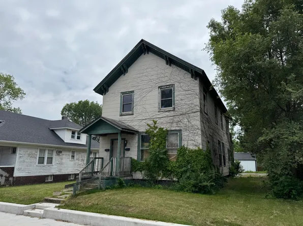 709 E 11th St, Michigan City, IN 46360