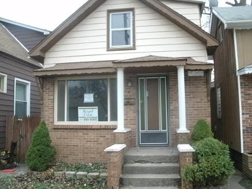 1st image of 2853 W Everett St