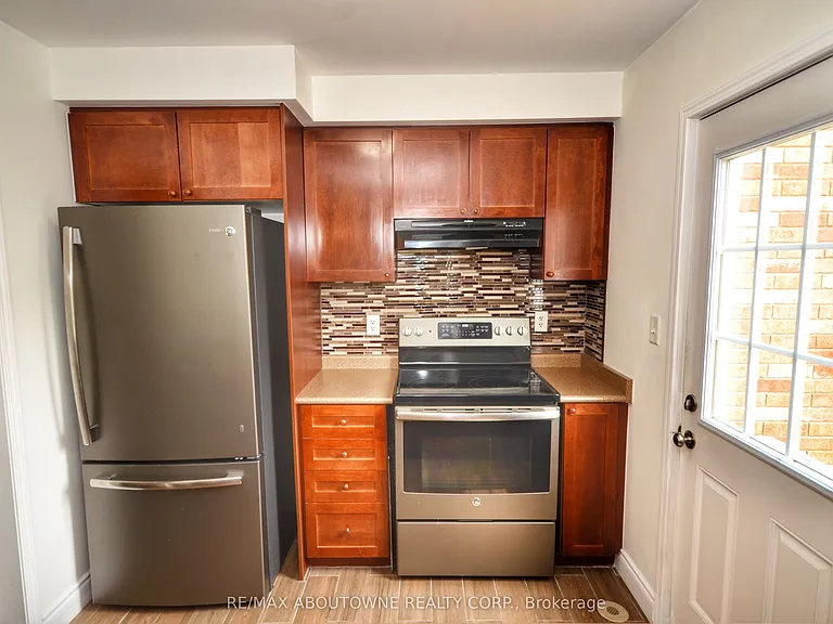 3057 Dewridge Ave — Photo 5