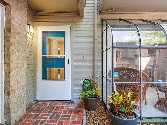2nd image of 4721 Collinwood Ave