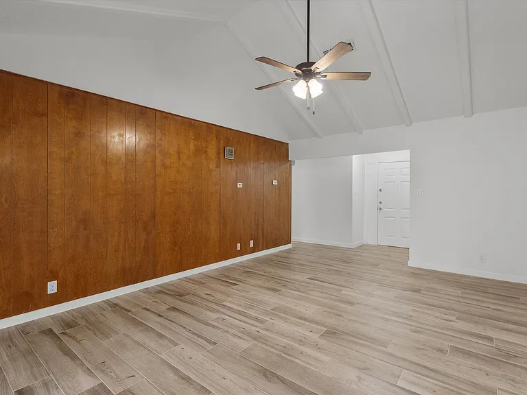 703 Huntingdon Pl — Photo 3