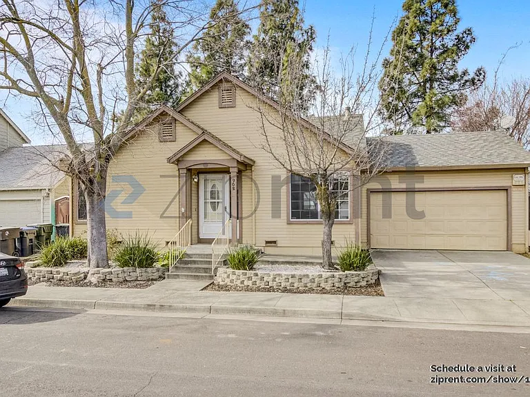 908 Beechwood Cir — Photo 17