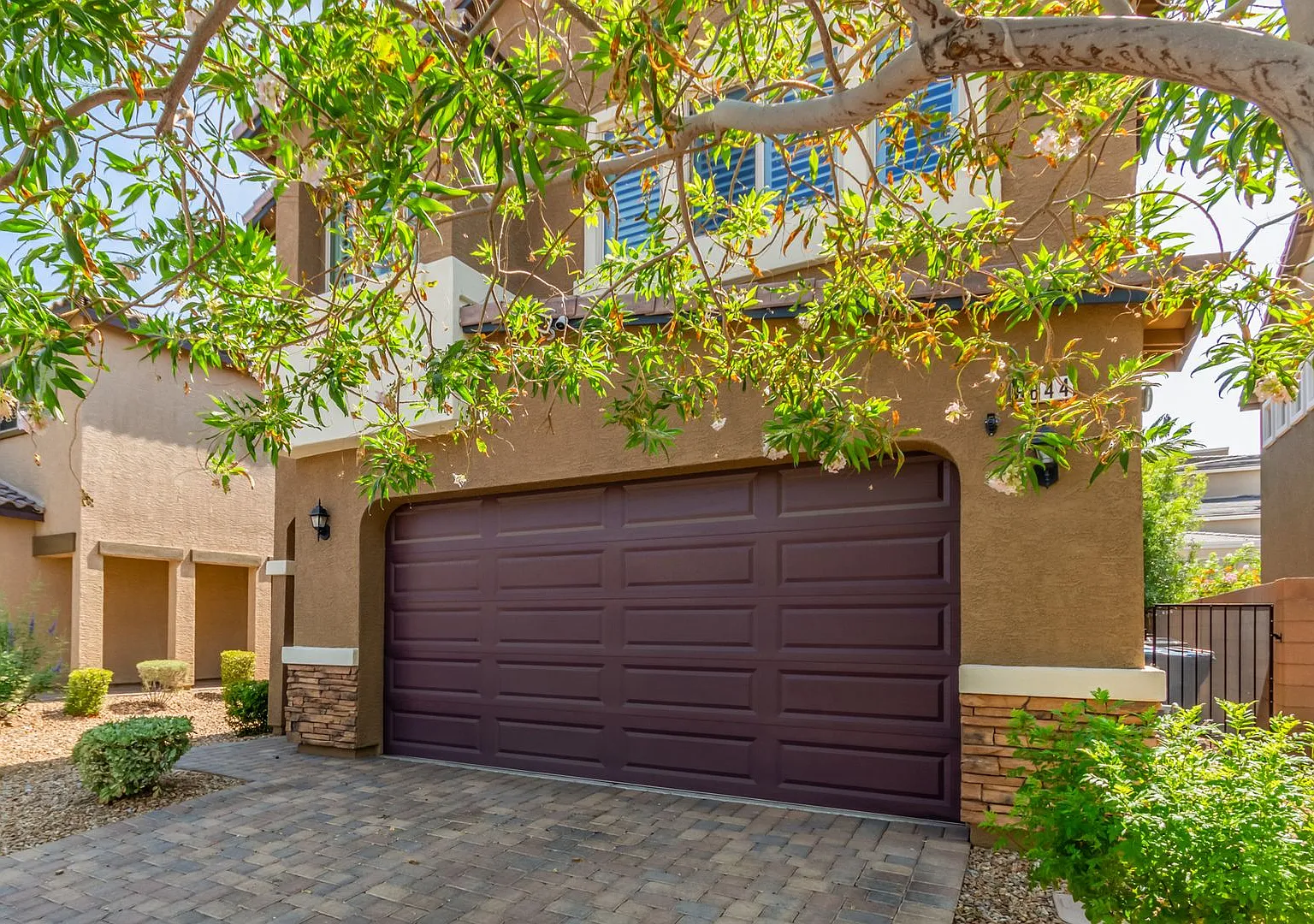 Highly upgraded gated home — Photo 2
