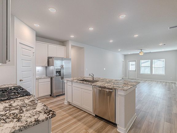 5th image of 8611 Blueberry Ash St