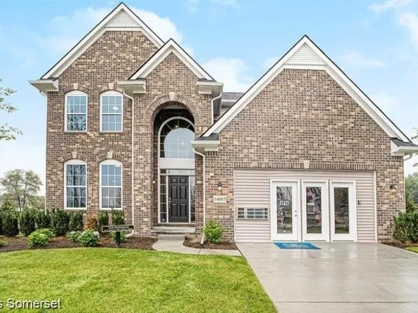 12284 Muirland Dr, Sterling Heights, MI 48312