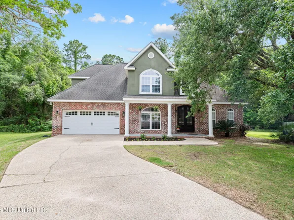 960 Glen Oaks Dr, Pass Christian, MS 39571