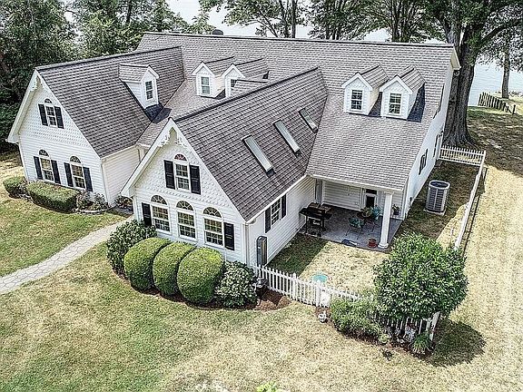 2nd image of 570 King Copsico Ln