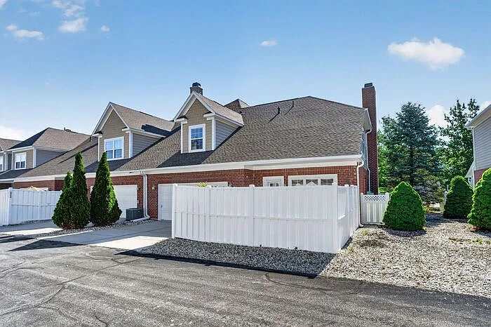 15552 Smithfield Dr — Photo 40