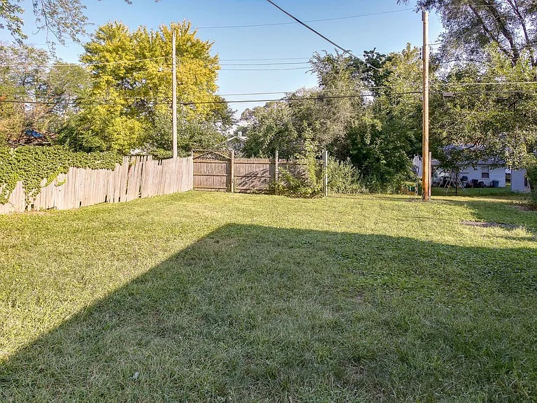 6020 Franklin St — Photo 24