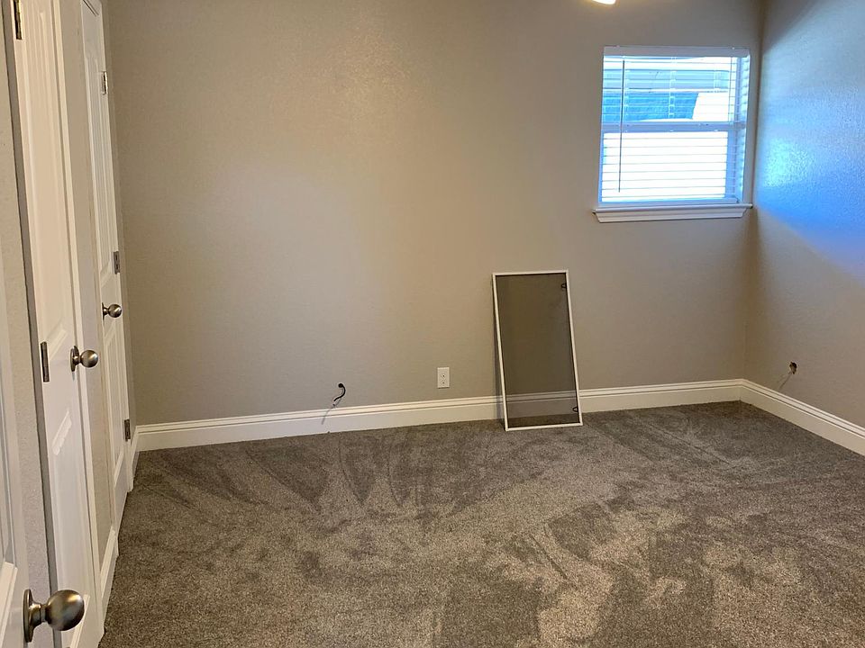 2nd image of 1025 W 18th St