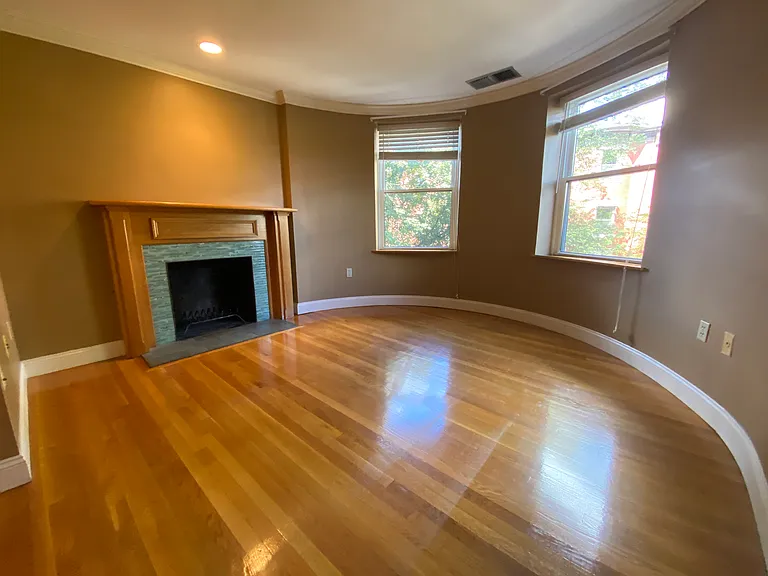 90 Gainsborough St #301 — Photo 3
