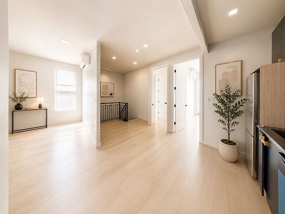 3rd image of 978 Kent Ave #1C