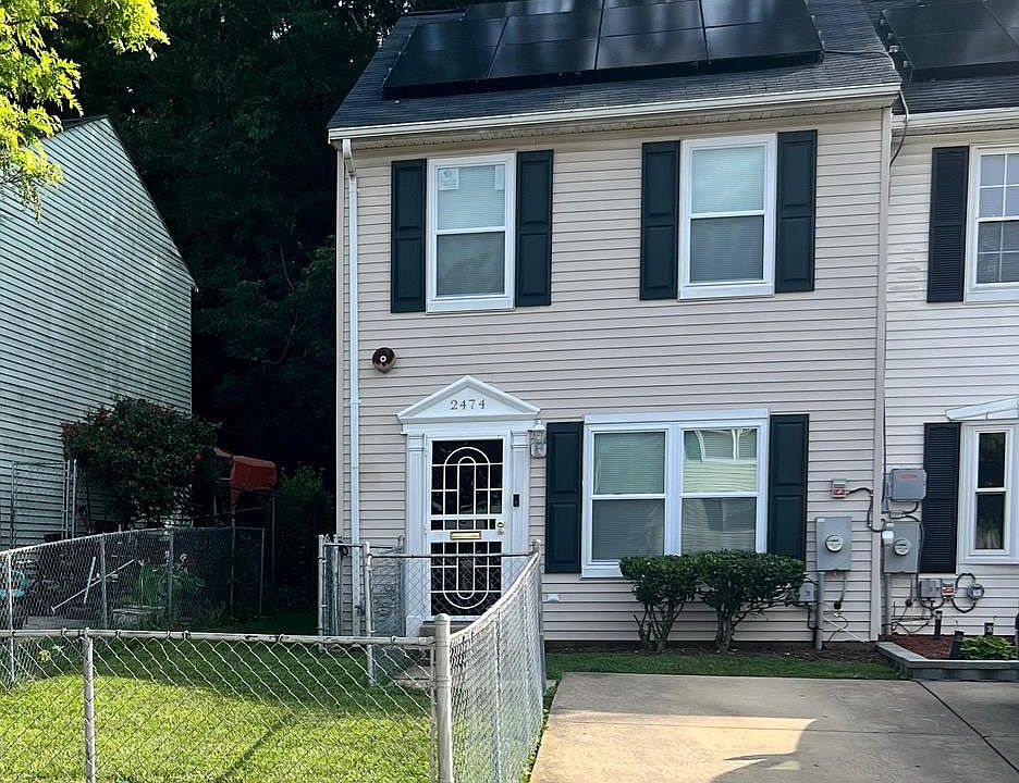 2nd image of 2474 Skyland Pl SE