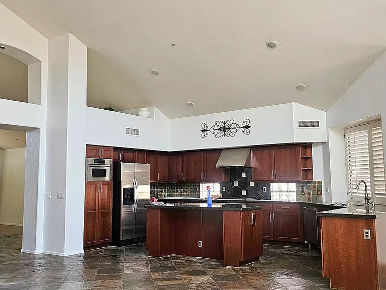 9720 E Davenport Dr — Photo 7