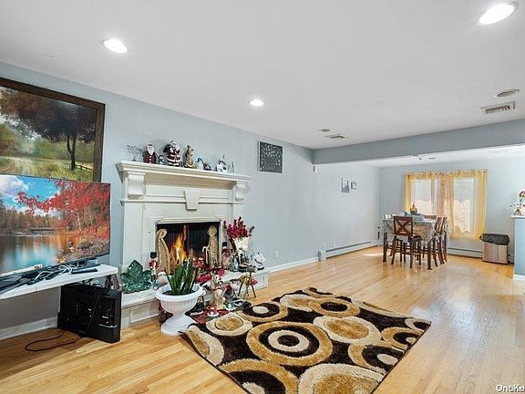 3rd image of 2489 Aron Dr W