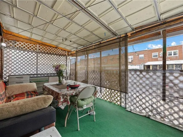 2666 Brown Street image 16 of 37