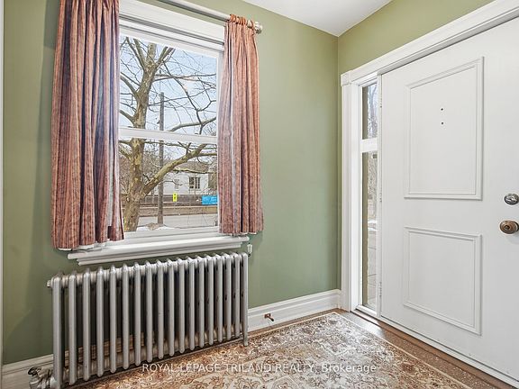 3rd image of 937 Waterloo St