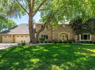 6457 James Rd, Bettendorf, IA 52722