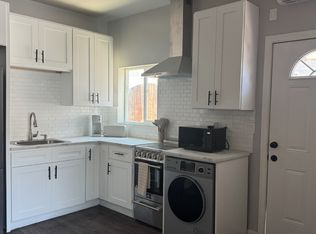 16919 Hartland St, Van Nuys, CA 91406