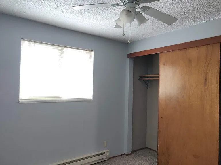 1695 NW Division St #6 — Photo 16