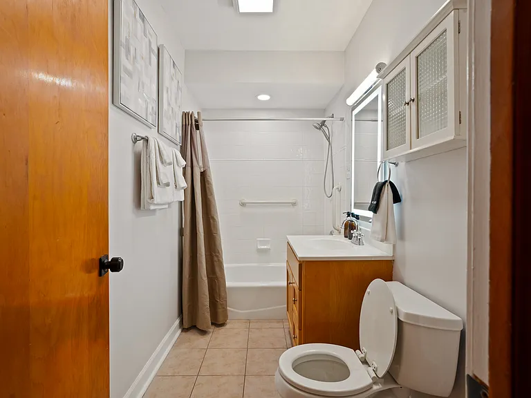205 W Quincy St — Photo 6