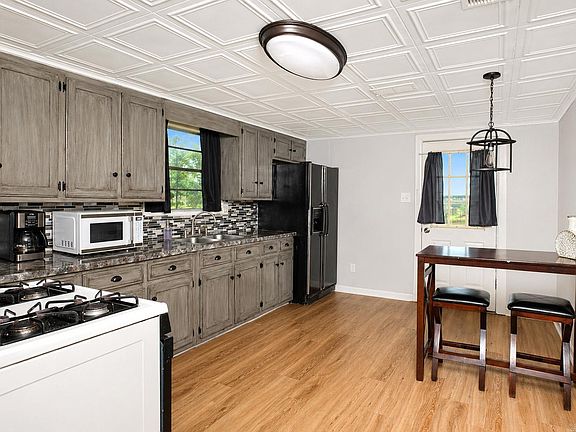 3rd image of 403 Turner Ave
