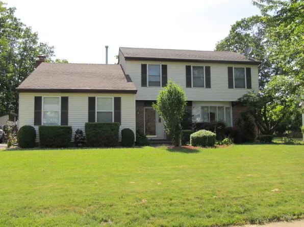 54 Pinecrest Dr, Somerset, NJ 08873