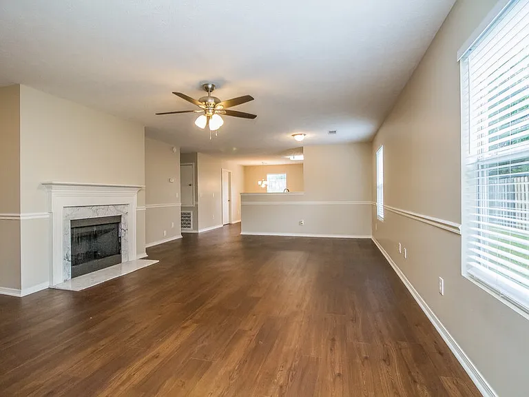 2776 Sutherland Dr — Photo 4