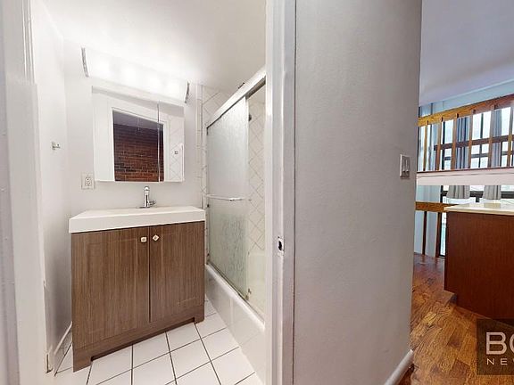 5th image of 155 E 88th St APT 3E