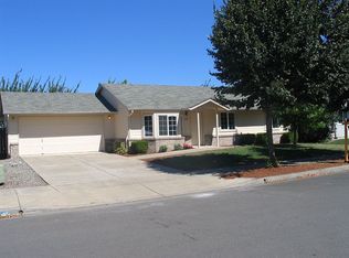 3284 S Redwood Dr, Springfield, OR 97478