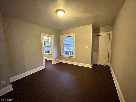 5th image of 12202 Buckingham Ave