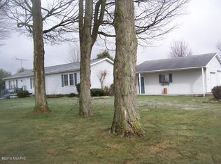 6703 N Holland Rd, Edmore, MI 48829