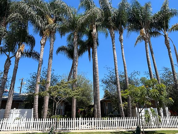 4th image of 2226 S Carmelina Ave