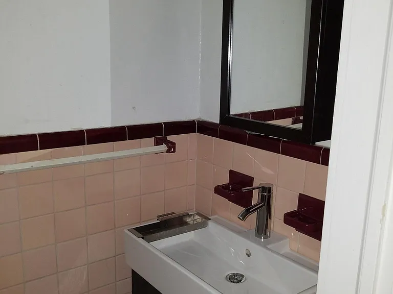 Bath new vanity/sink/faucet/med cab/light orig. tile