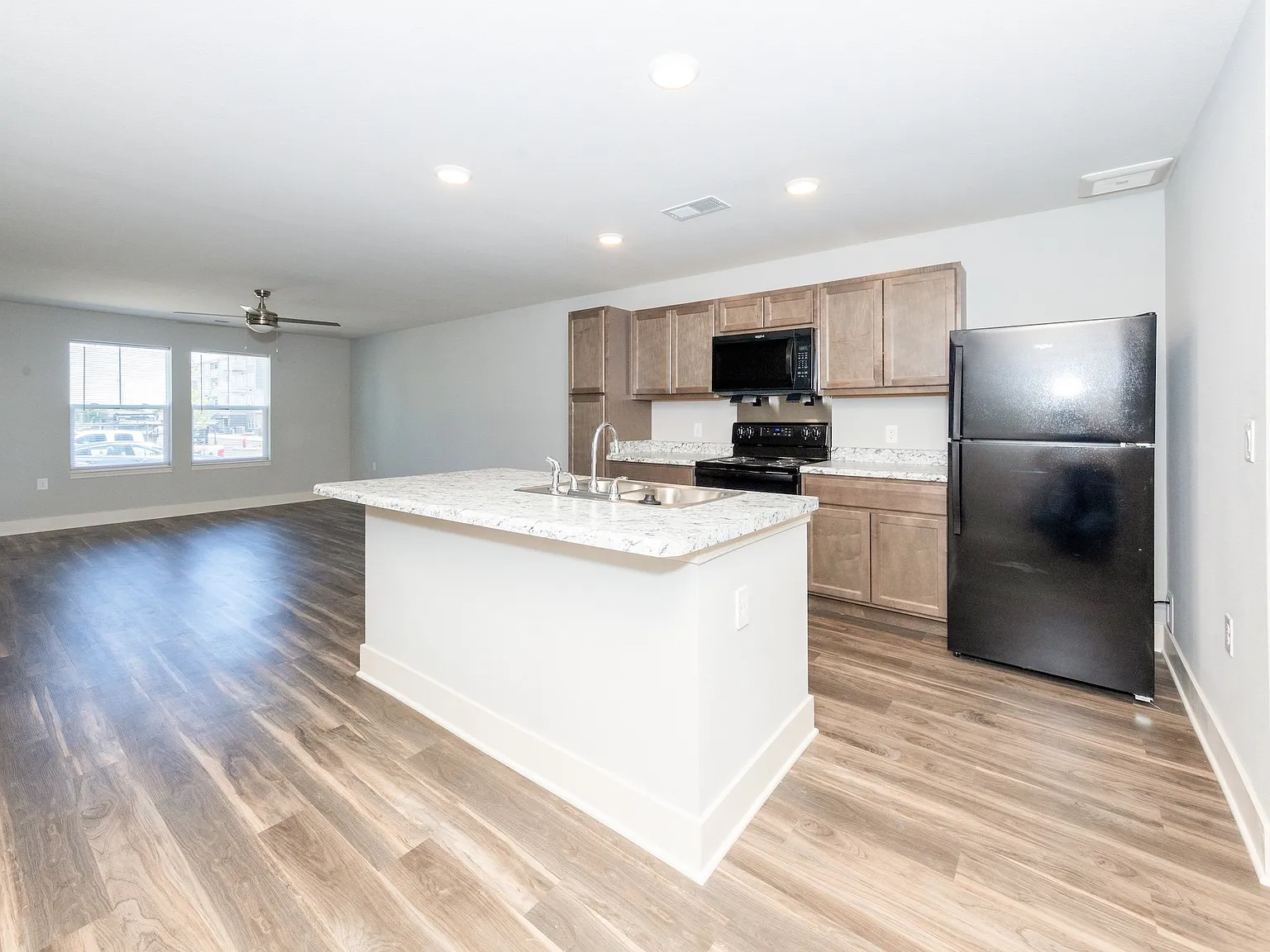 The Caravel Apartments — Photo 2