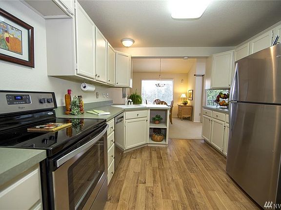 3rd image of 4200 Factoria Blvd SE APT B18