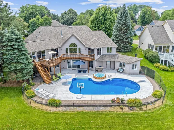 1275 W Royal Oaks Dr, Shoreview, MN 55126